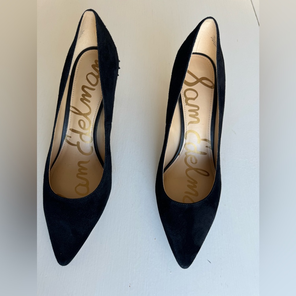 Suede pumps
